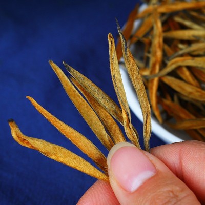 云南滇红茶金丝凤庆滇红蜜香大金芽古树红茶大金针罐装浓香型茶叶图2