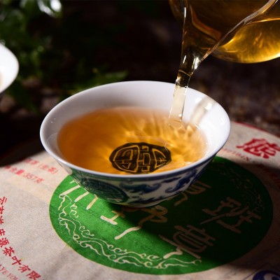 溢庆源普洱茶饼生茶班章原野茶 云南七子饼茶357克 普洱茶饼包邮图4