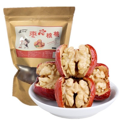 红枣夹核桃葡萄干批发 网红零食桃核桃葡萄干小包夹核桃仁葡萄干图2
