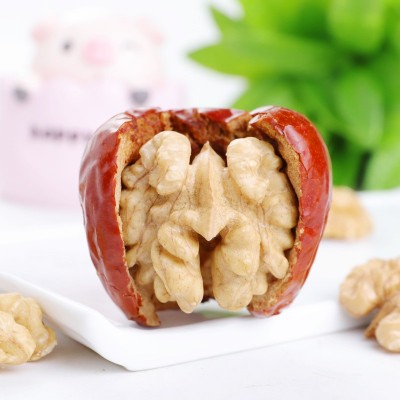 红枣夹核桃葡萄干批发 网红零食桃核桃葡萄干小包夹核桃仁葡萄干图5