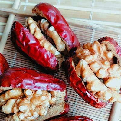 枣夹核桃55g袋装独立包装零食 批发特产新疆红枣加核桃图2