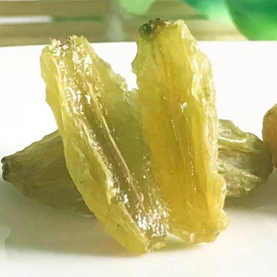 新疆特产干果吐鲁番无核白绿宝石葡萄干孕妇宝宝休闲零食果干图2